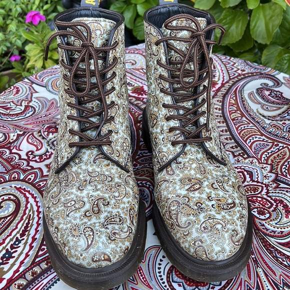 Super Cool Dr. Martens Paisley Floral Jeffrey Boots - Picture 3 of 17